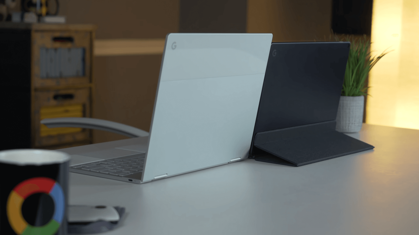 Google Pixelbook vs Google Pixel Slate Rear