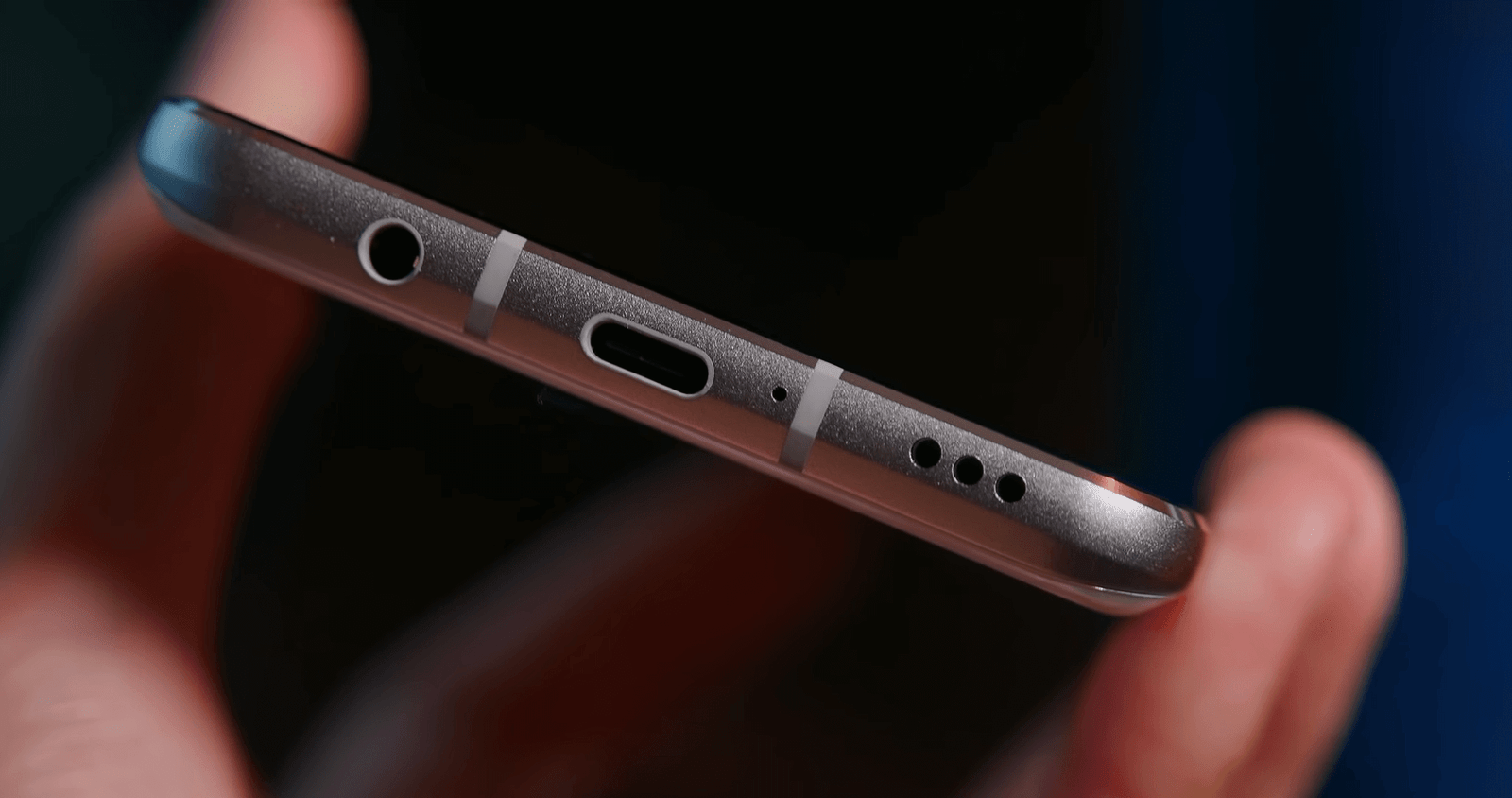 LG V60 ThinQ Port