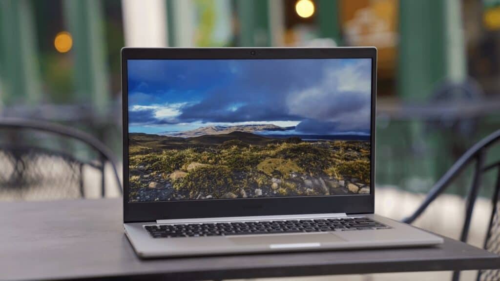 Samsung Galaxy Book Go Display