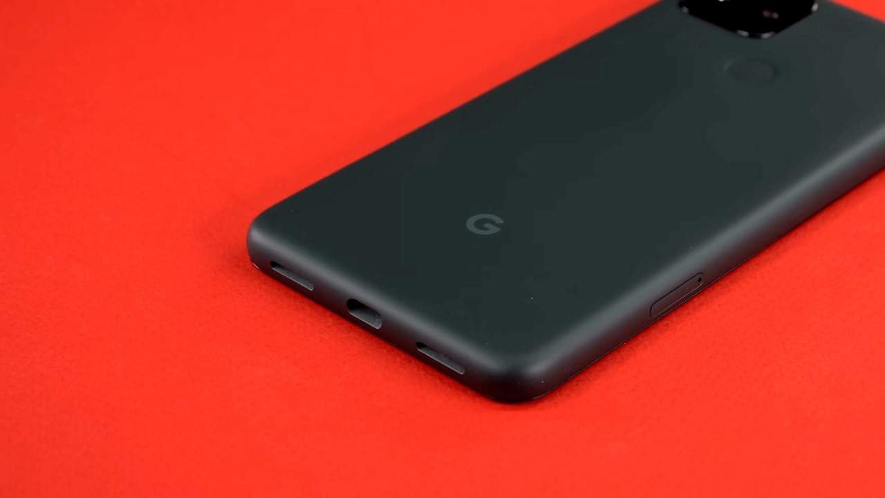 Google Pixel 5a Charging port
