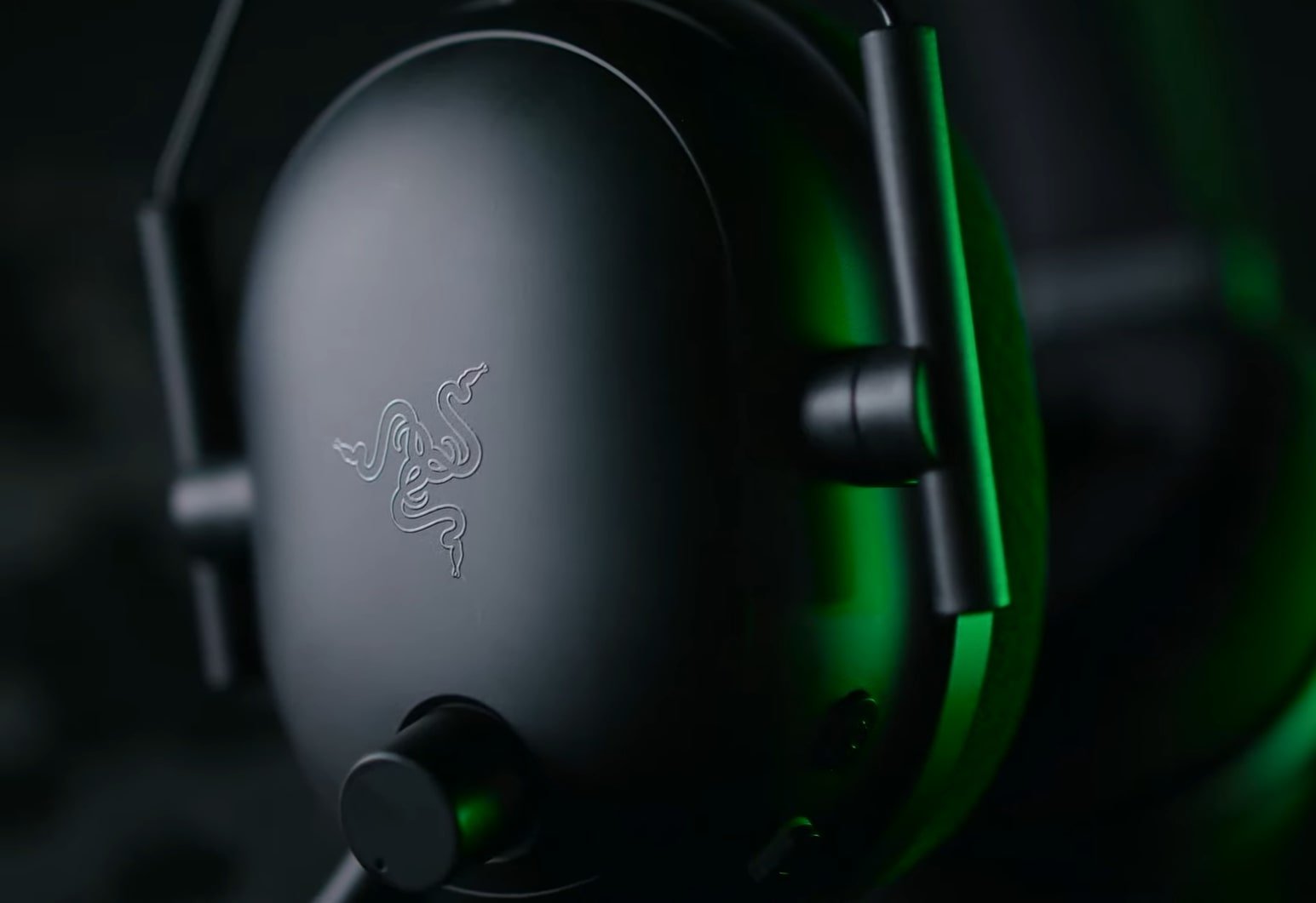 Razer Kraken V3 X vs Razer Blackshark V2 Pro 8