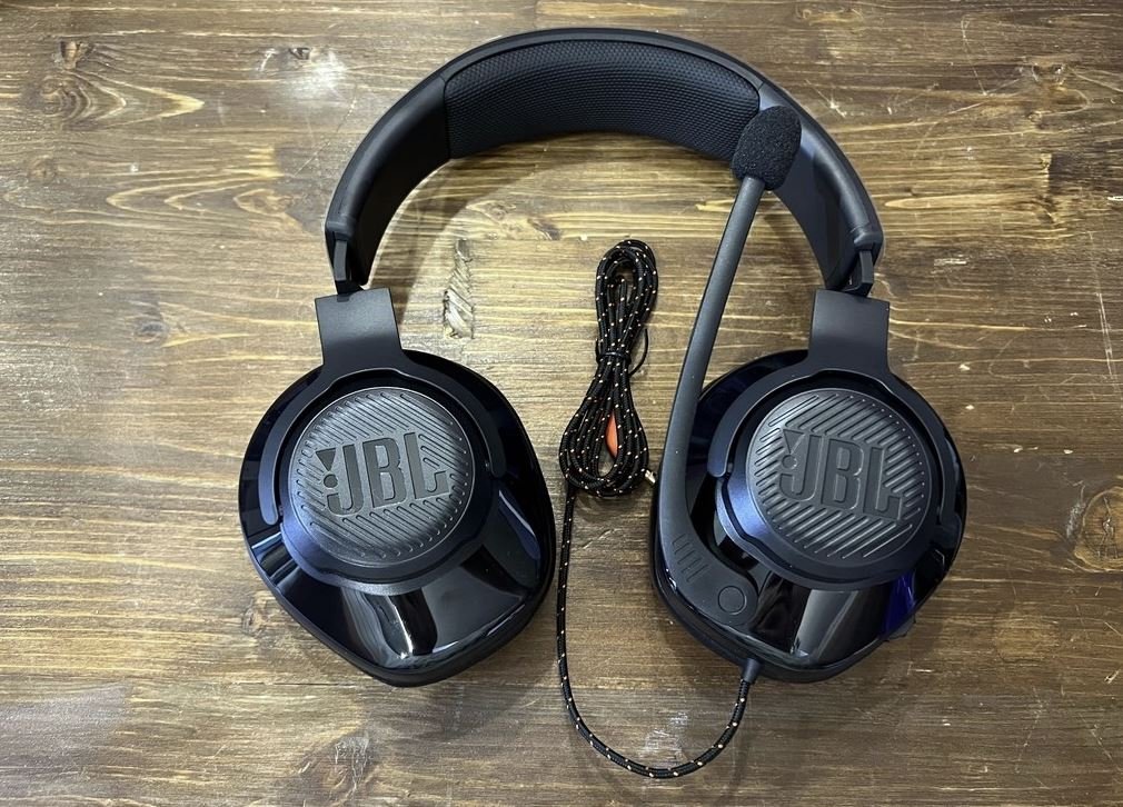 JBL Quatum 300 Review 1