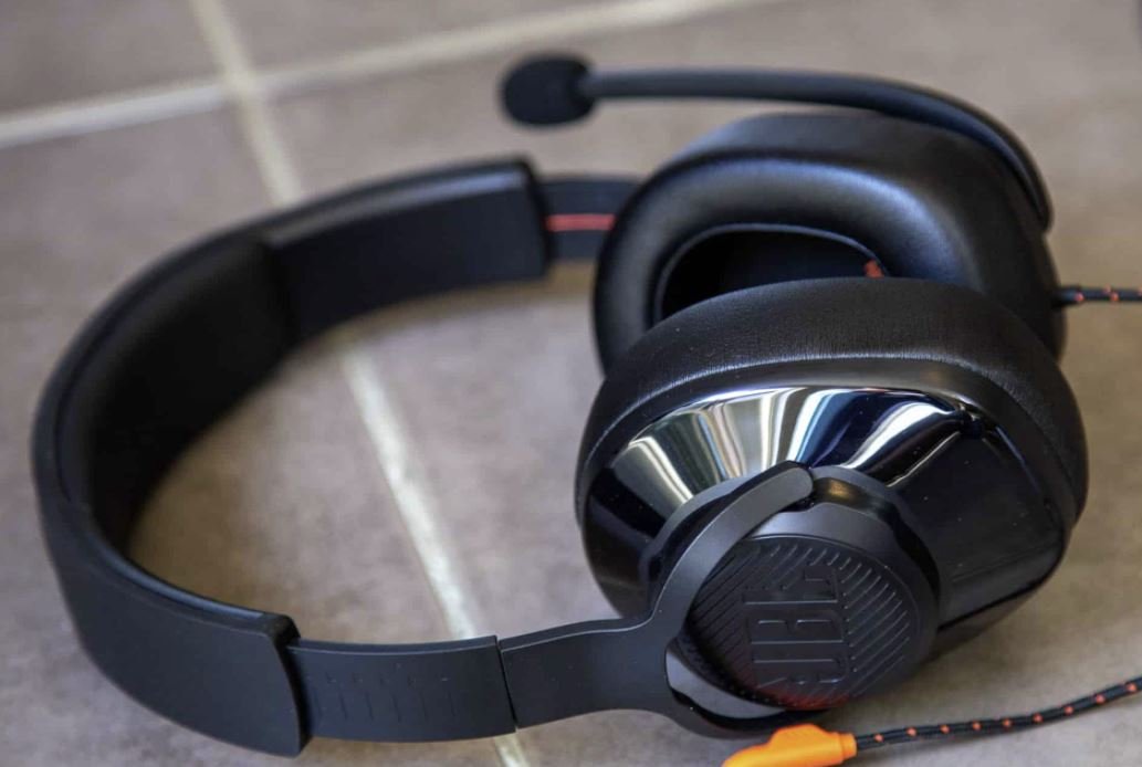 JBL Quatum 300 Review 6