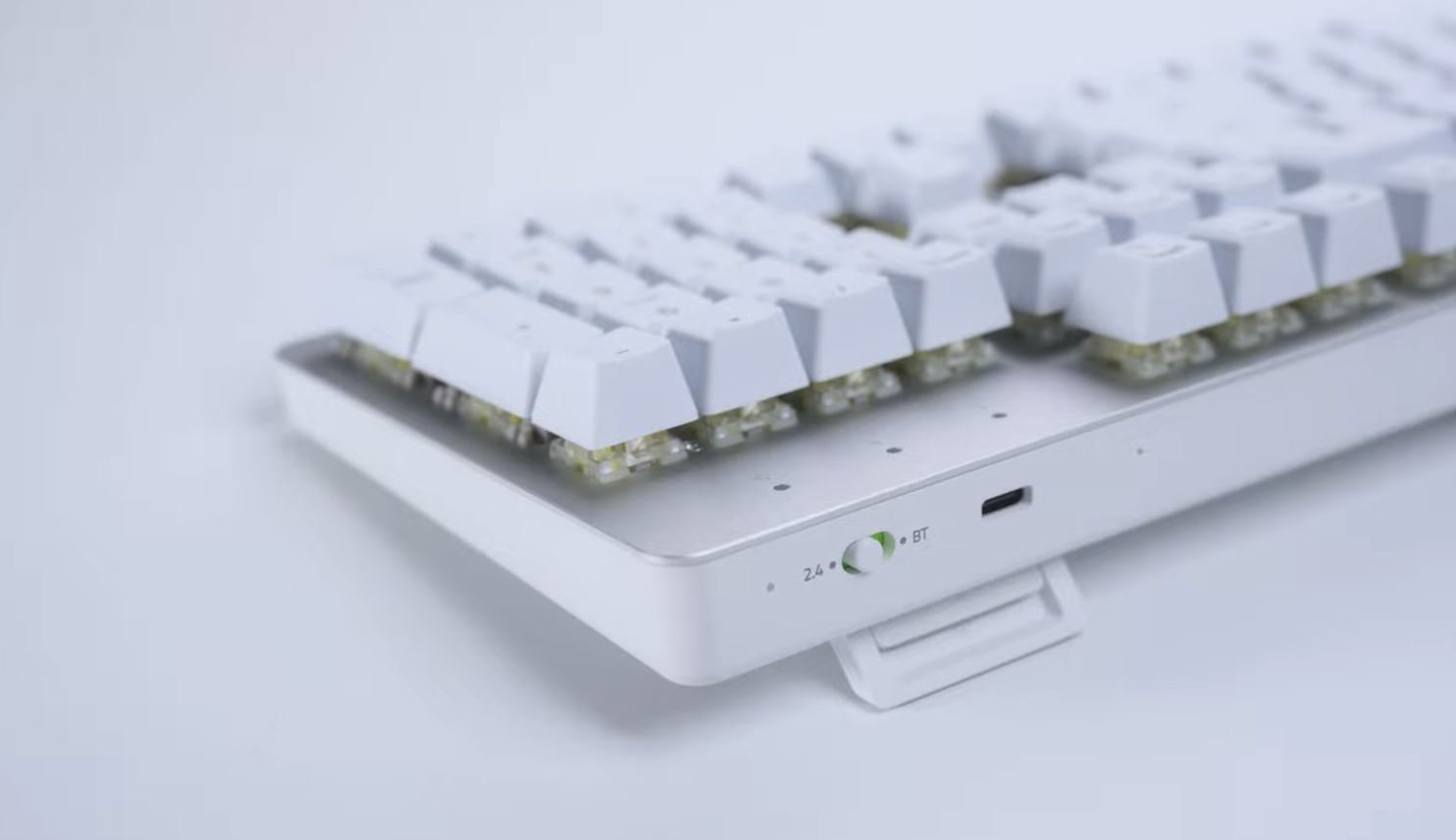 Razer Pro Type Ultra Wireless Mechanical Keyboard Review 7