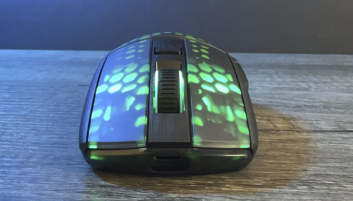 ROCCAT Burst Pro Air First Lightweight Wireless Gaming Mouse Review 4